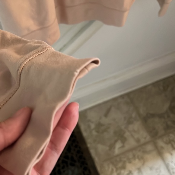 Aritzia - Group By BABATON - Sweatshirt Sz. L - Picture 4 of 6